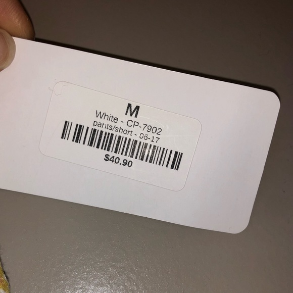 Comfy Floral Shorts! !!NWT!! - Picture 4 of 7